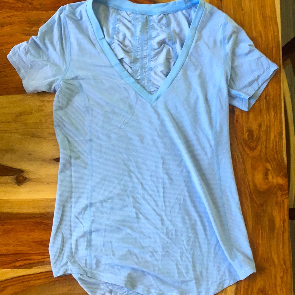 Lululemon silver short sleeve with back ruching.